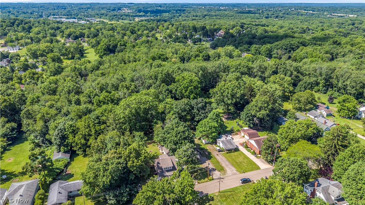 1664 Woods Road Akron, OH 44306 - Photo 9 of 17