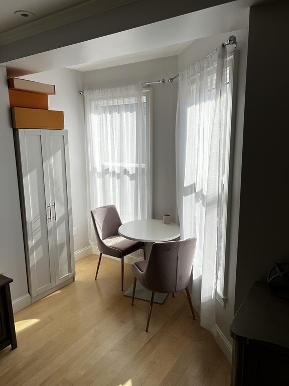 296 Beacon Street, Unit 7 Boston, MA 02116 - Photo 17 of 21 a workspace with furniture and window