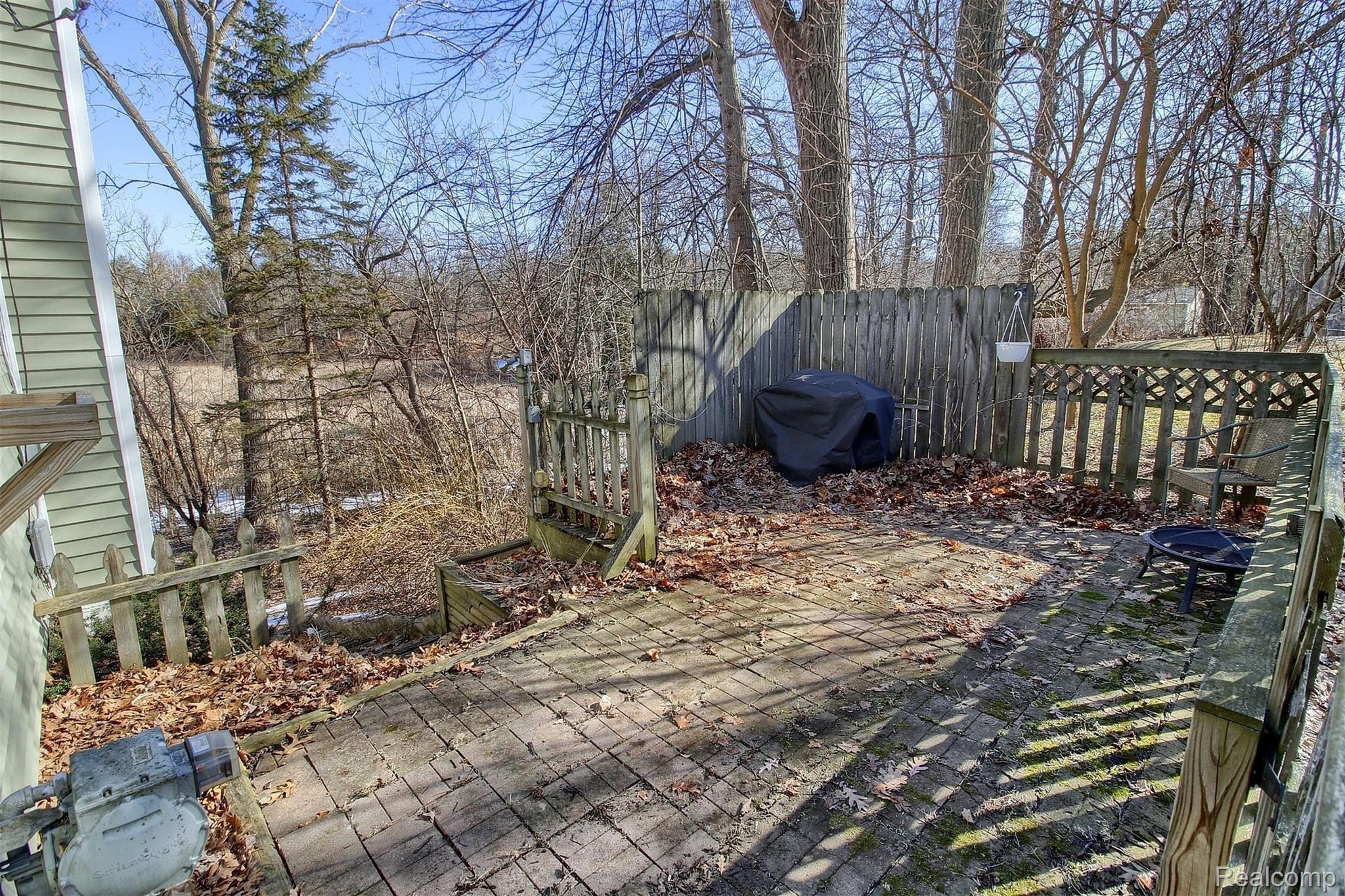 240 Kingston Road Leonard, MI 48367 - Photo 19 of 27 20-Deck.jpg