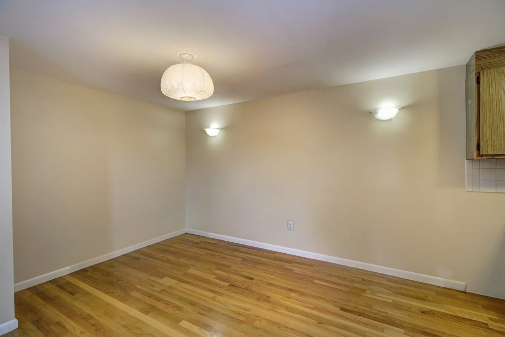 43 Jacqueline Road, Unit 3 Waltham, MA 02452 - Photo 4 of 12 Gallery Image 4