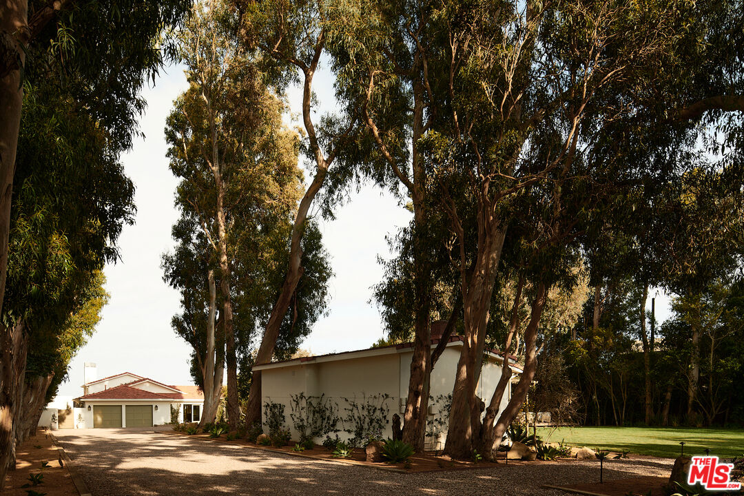 6930 Dume Drive Malibu, CA 90265 - Photo 32 of 34