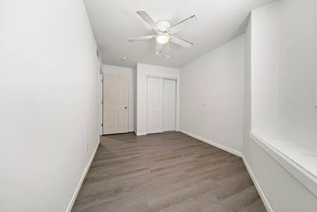 an empty room with fan and a ceiling fan
