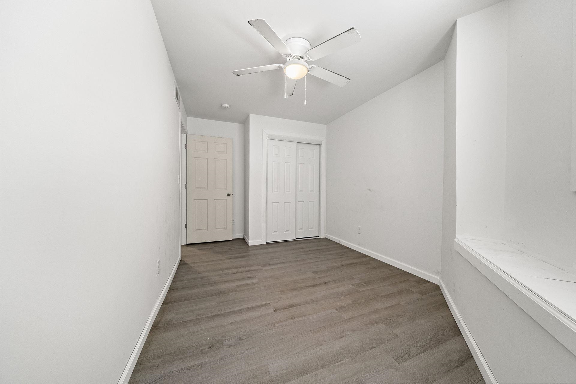 909-911 Ridge Avenue Rockford, IL 61103 - Photo 12 of 25 an empty room with fan and a ceiling fan