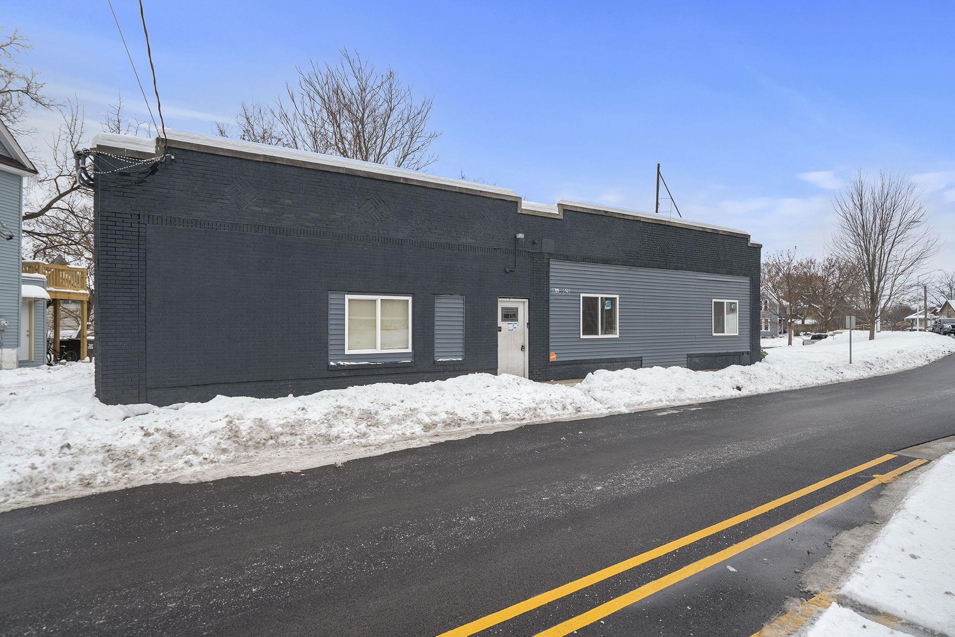 909-911 Ridge Avenue Rockford, IL 61103 - Photo 2 of 25 a house with yard