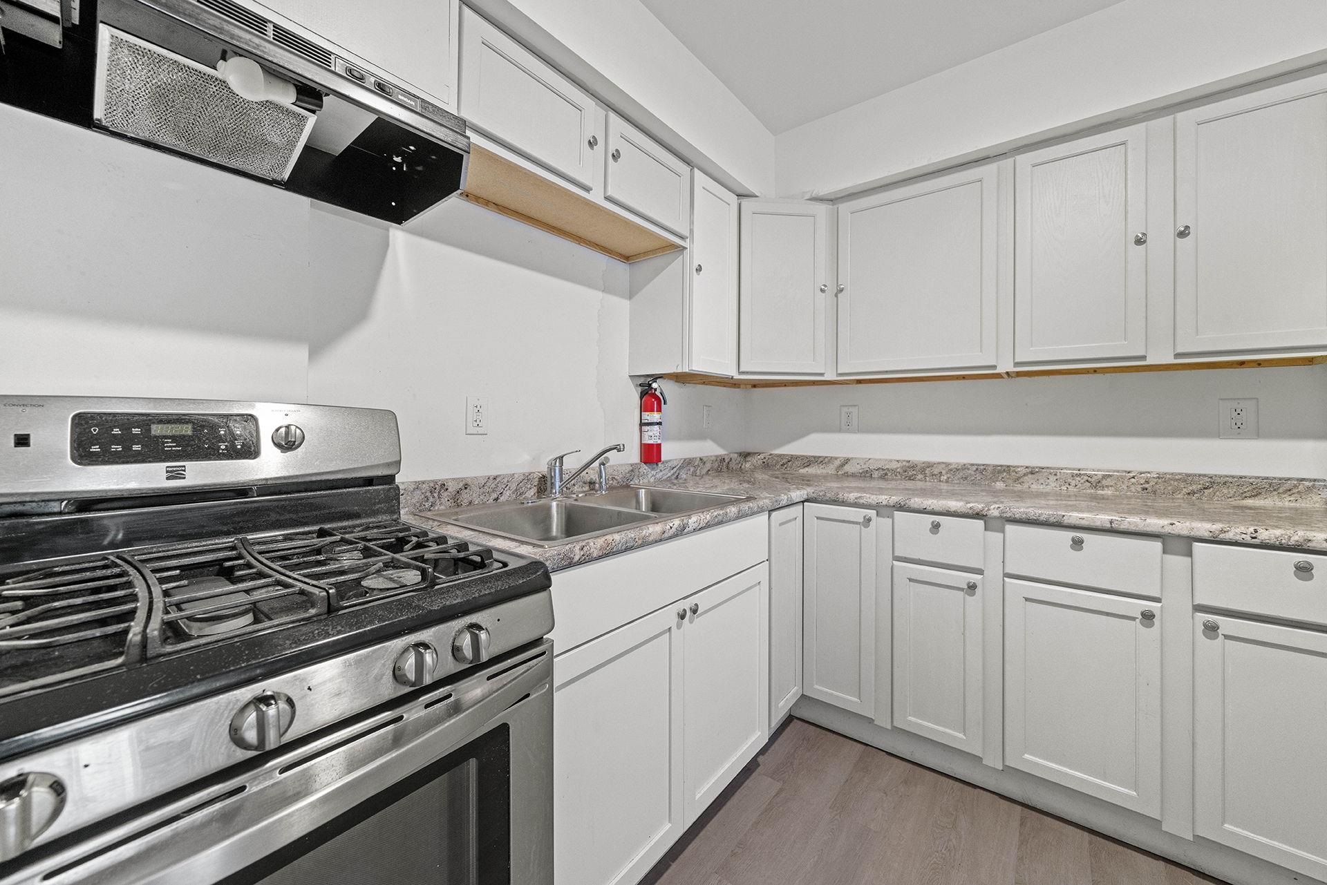 909-911 Ridge Avenue Rockford, IL 61103 - Photo 5 of 25 a kitchen with white cabinets and appliances