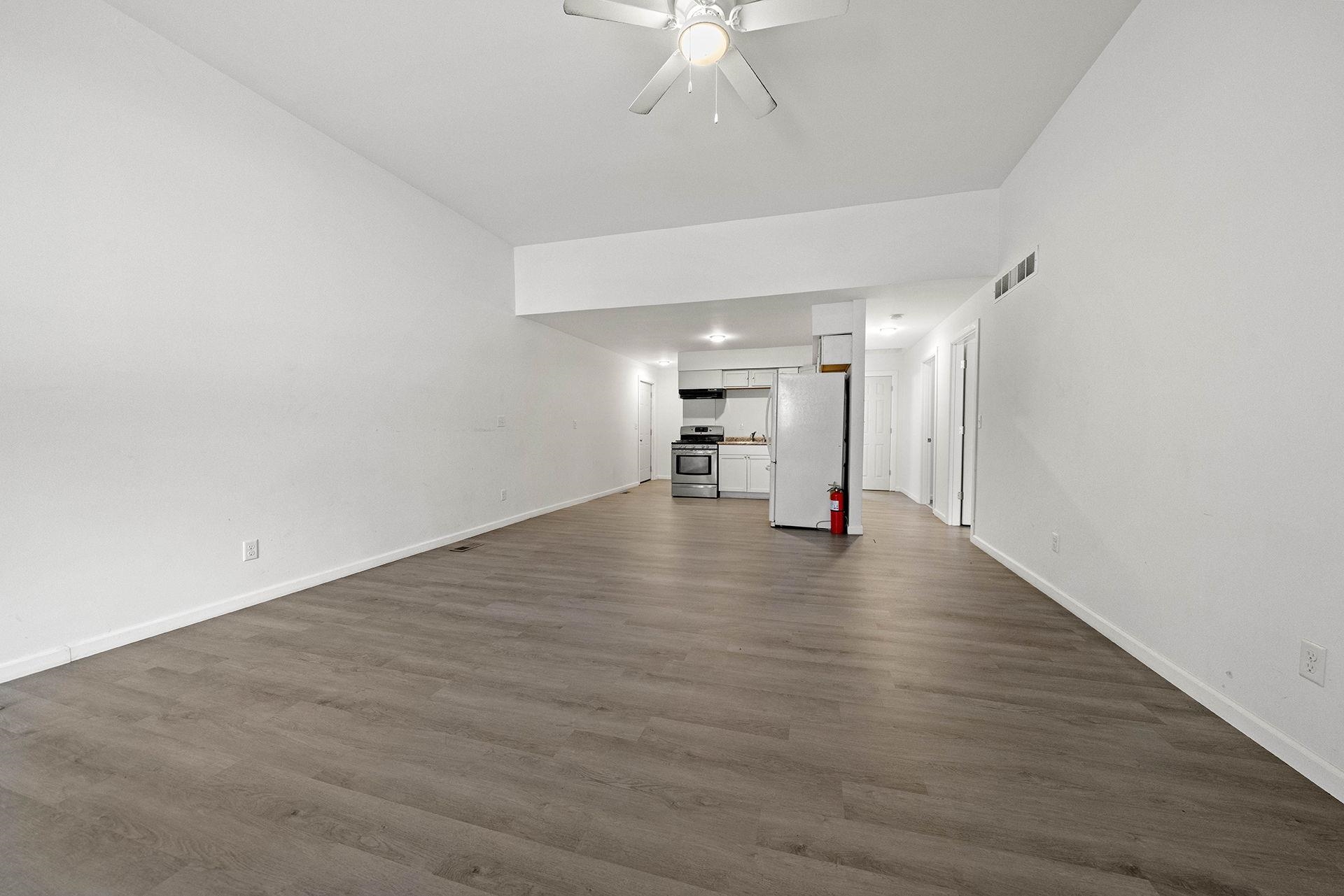 909-911 Ridge Avenue Rockford, IL 61103 - Photo 6 of 25 a view of empty room with wooden floor