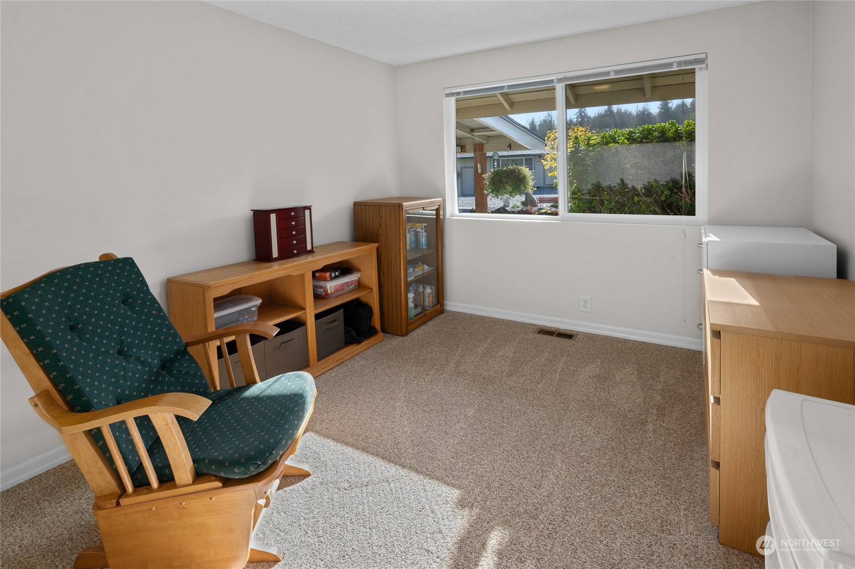 26417 Southeast 200th Street Maple Valley, WA 98038 - Photo 20 of 38 a workspace with furniture and window