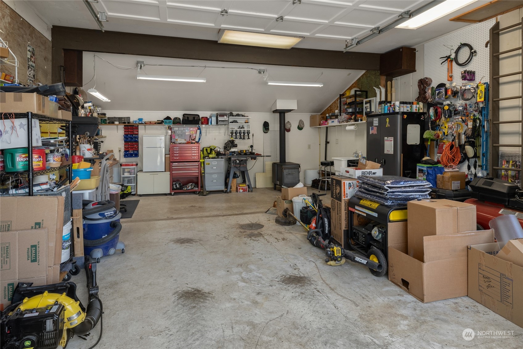 26417 Southeast 200th Street Maple Valley, WA 98038 - Photo 24 of 38 a view of a garage