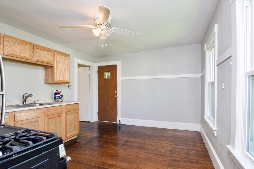 187 Quincy Street Springfield, MA 01109 - Photo 4 of 28 Gallery Image 4