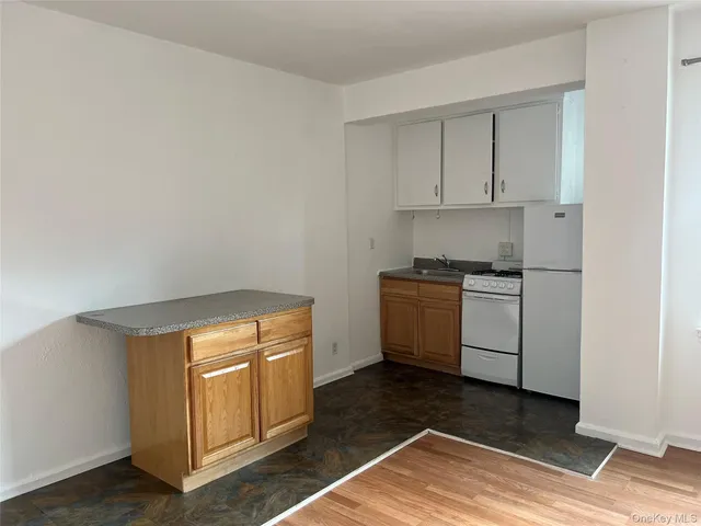 $1,700 | 230 Pelham Road, Unit 1P, New Rochelle, NY 10805