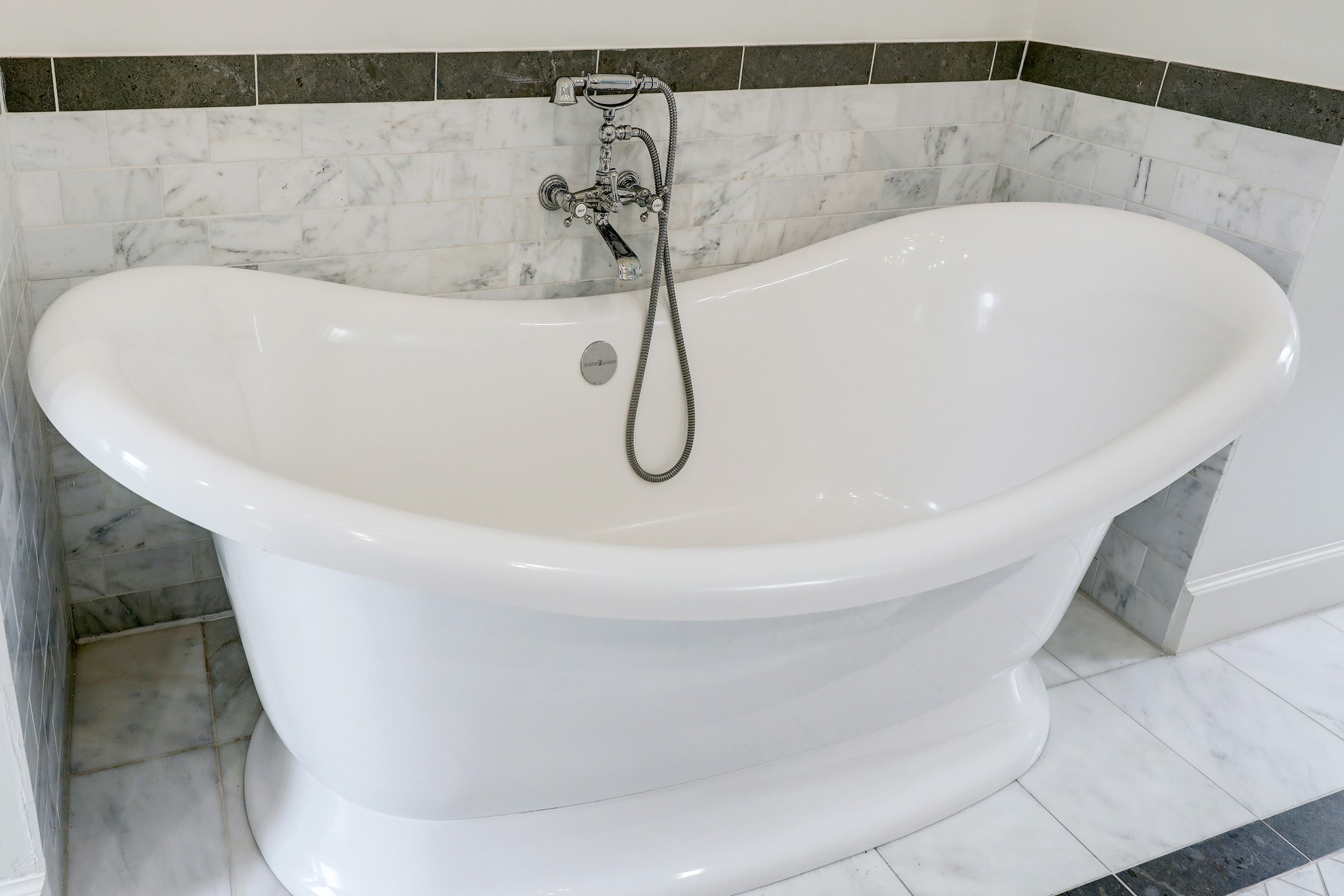 2027 Branard Street Houston, TX 77098 - Photo 31 of 36 a bathroom with a bath tub