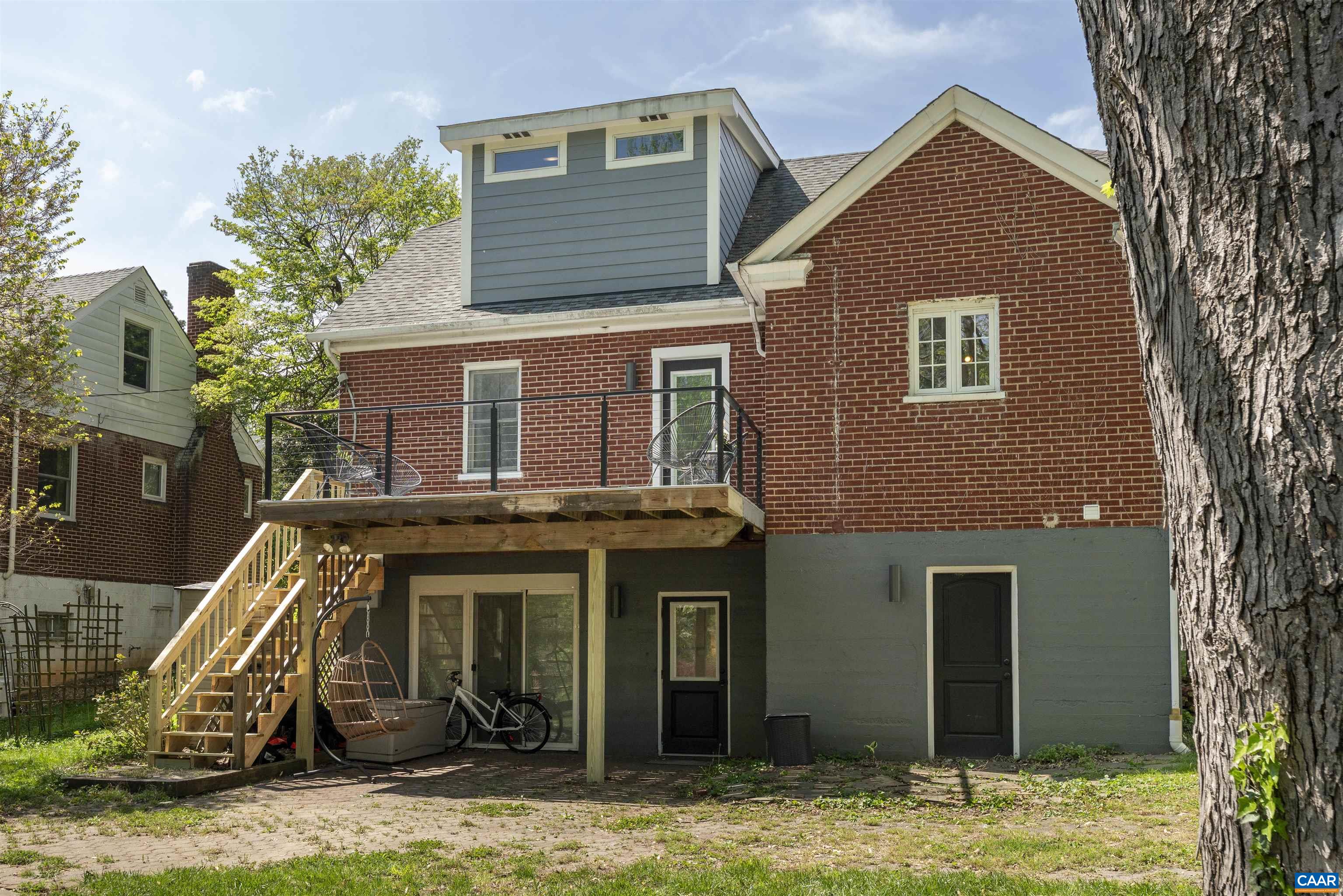 738 Lexington Avenue Charlottesville, VA 22902 - Photo 2 of 34 a view of a house with fountain