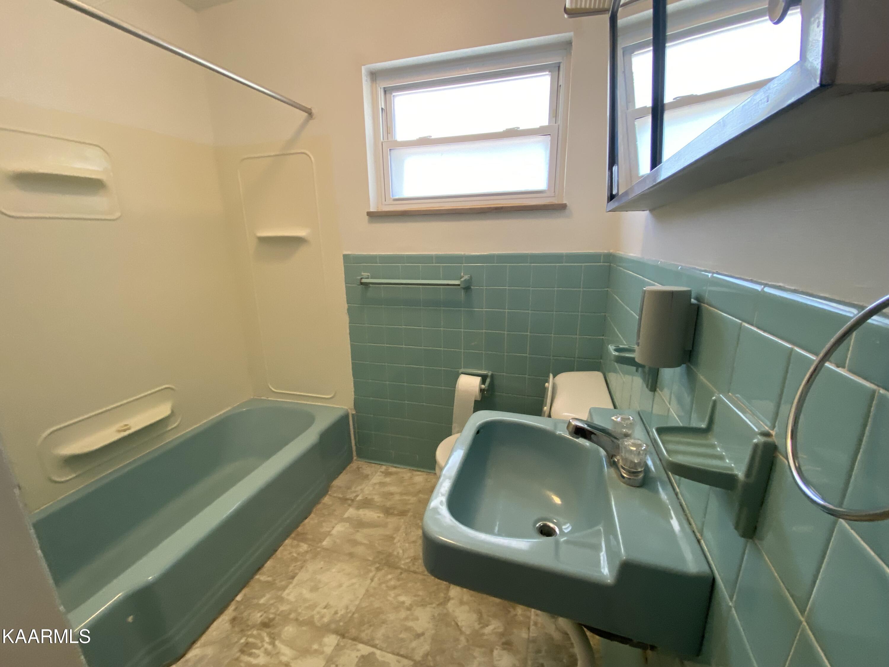 330 Forge Ridge Road Harrogate, TN 37752 - Photo 16 of 16 guest bathroom