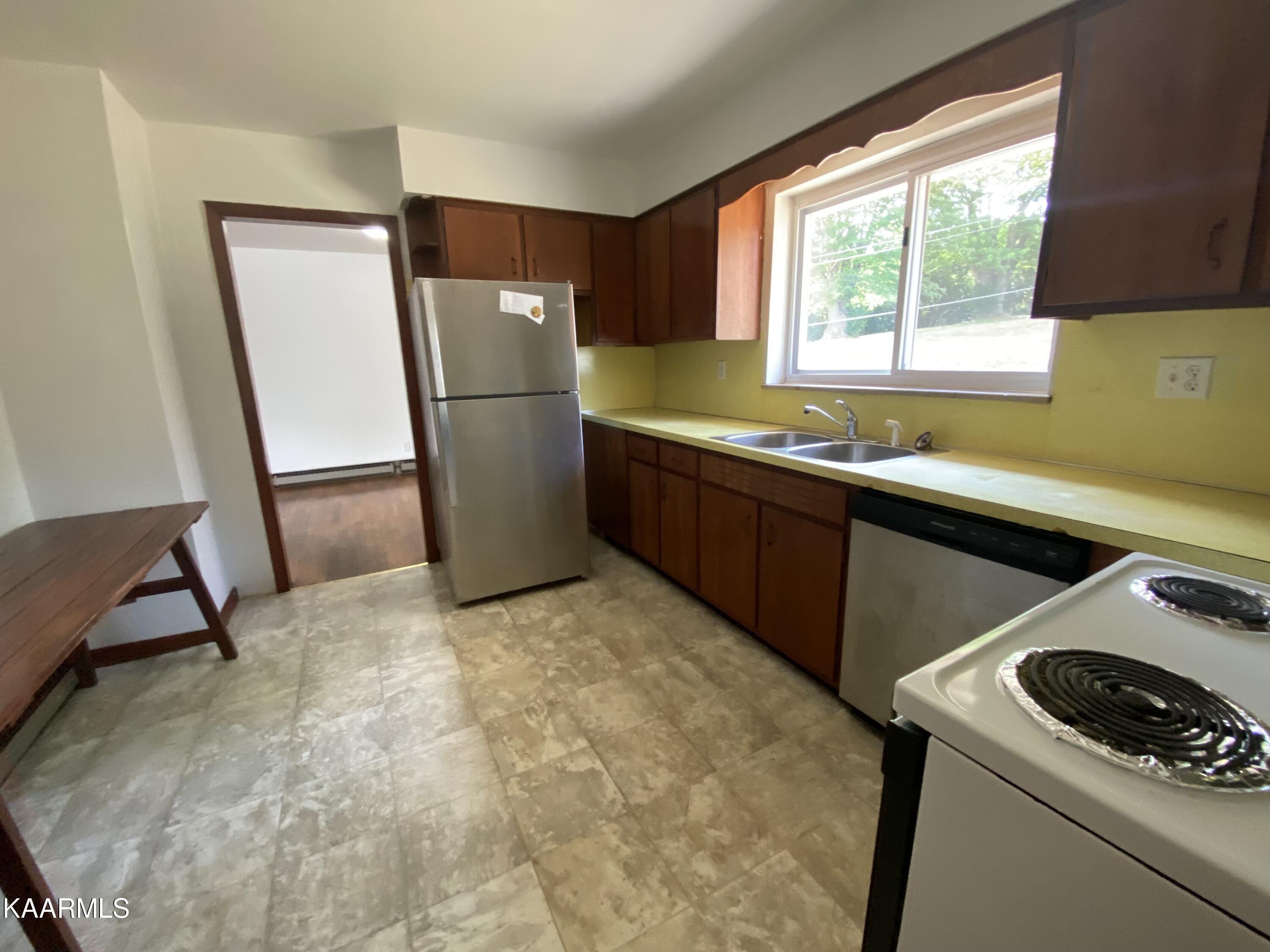 330 Forge Ridge Road Harrogate, TN 37752 - Photo 10 of 16 kitchen