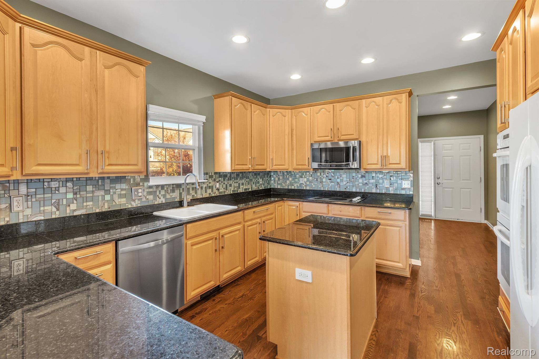 730 East Bluff Court Rochester, MI 48306 - Photo 9 of 34 Gallery Image 9