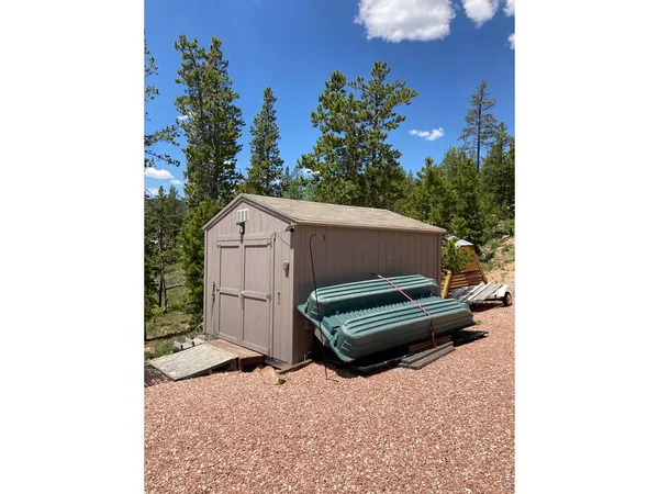 a view of roof with sitting area