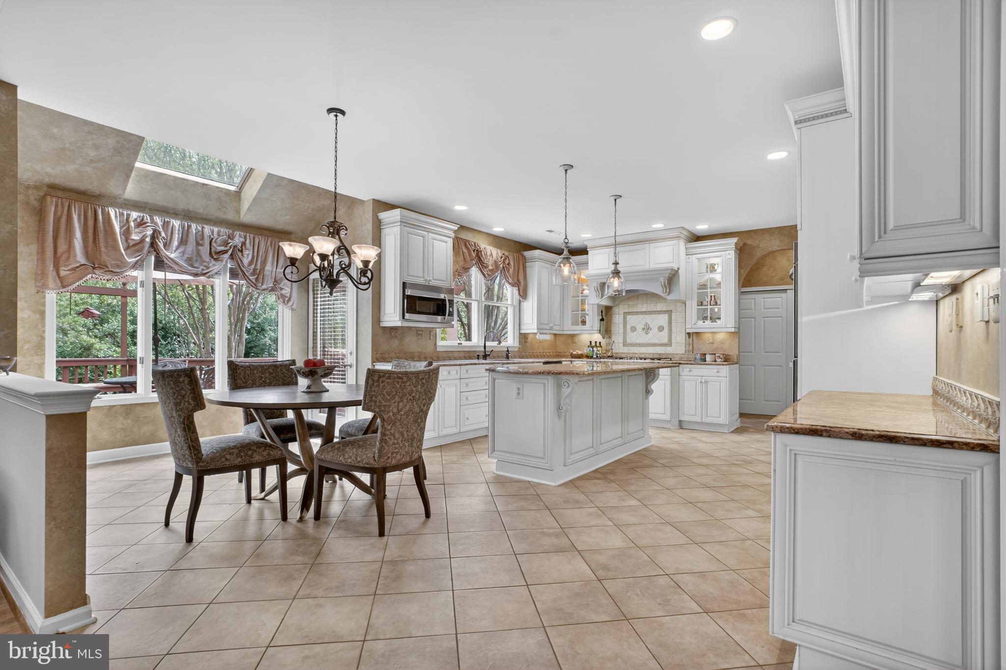 6331 Hidden Canyon Road Centreville, VA 20120 - Photo 16 of 73 Kitchen/ Breakfast Room