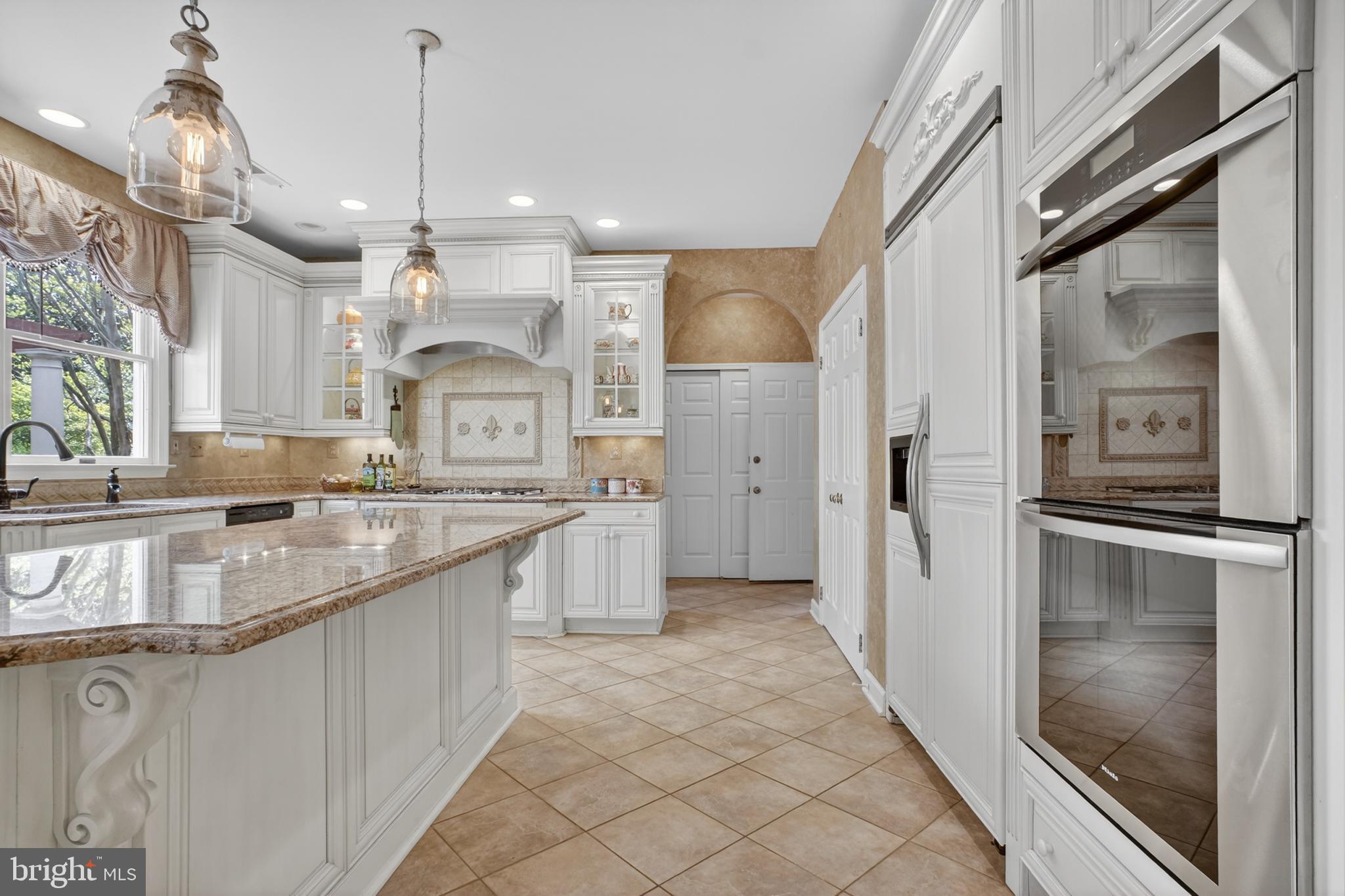 6331 Hidden Canyon Road Centreville, VA 20120 - Photo 18 of 73 Kitchen