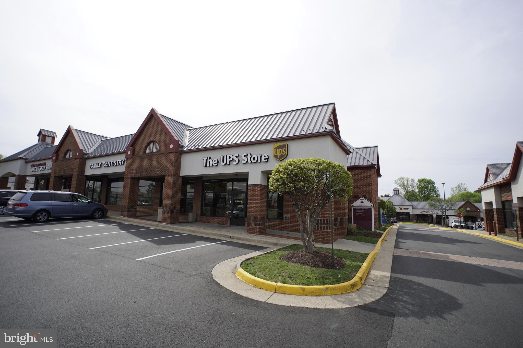 6331 Hidden Canyon Road Centreville, VA 20120 - Photo 68 of 73 Area Ups Store