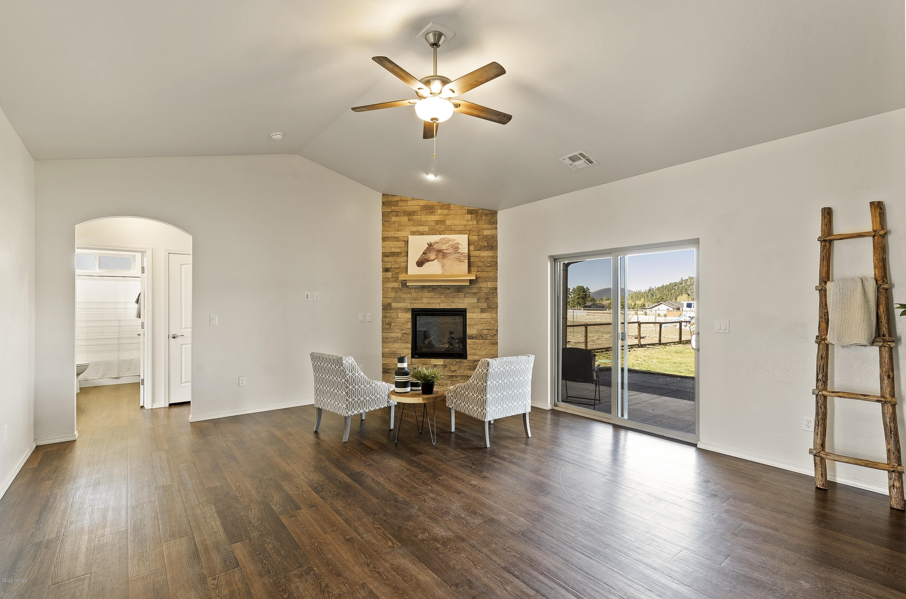 10261 Lundin Road Flagstaff, AZ 86004 - Photo 10 of 31 Livng Room