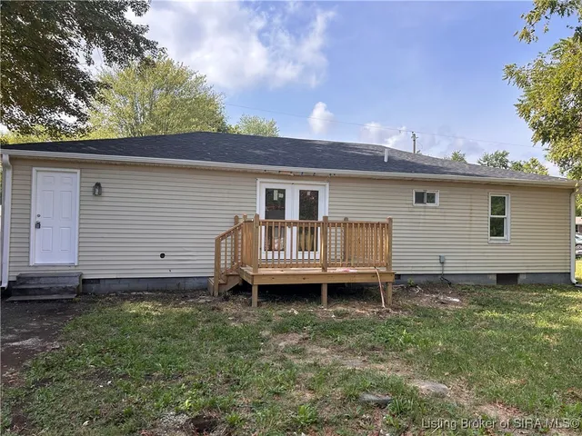$179,999 | 307 South Lawnview Drive, Austin, IN 47102