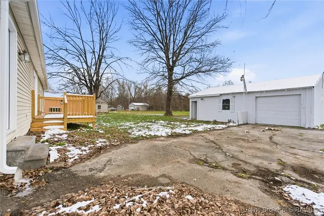 $179,999 | 307 South Lawnview Drive, Austin, IN 47102