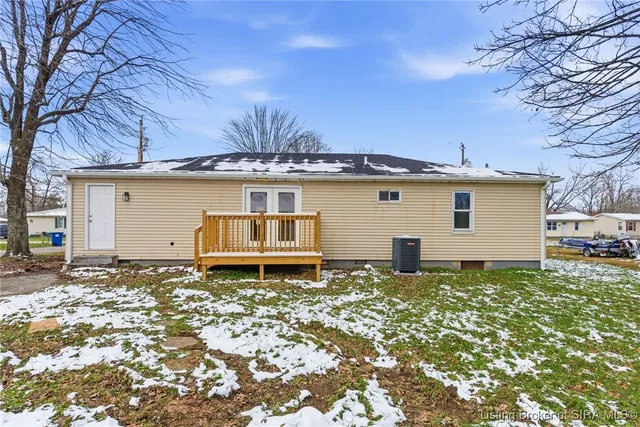 $179,999 | 307 South Lawnview Drive, Austin, IN 47102