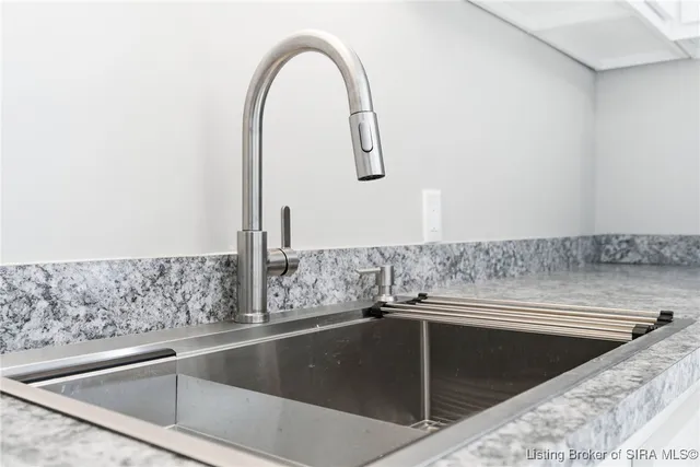 $179,999 | 307 South Lawnview Drive, Austin, IN 47102