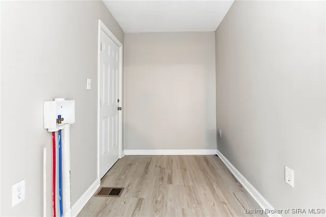 $179,999 | 307 South Lawnview Drive, Austin, IN 47102