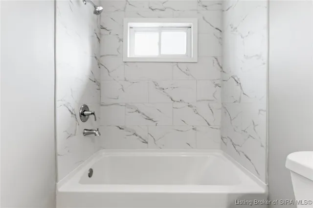 $179,999 | 307 South Lawnview Drive, Austin, IN 47102