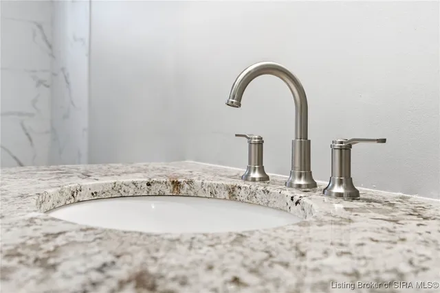 $179,999 | 307 South Lawnview Drive, Austin, IN 47102