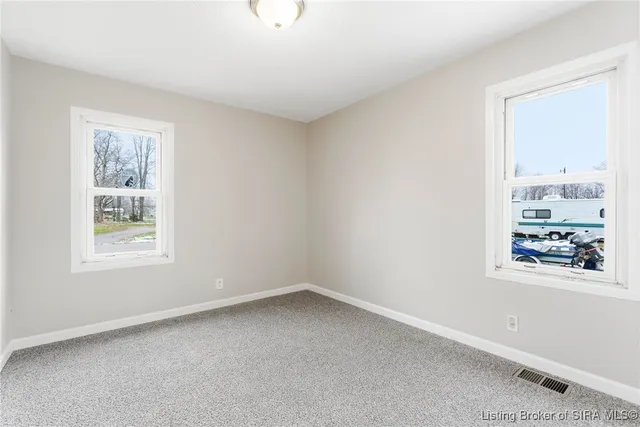 $179,999 | 307 South Lawnview Drive, Austin, IN 47102