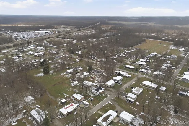 $179,999 | 307 South Lawnview Drive, Austin, IN 47102