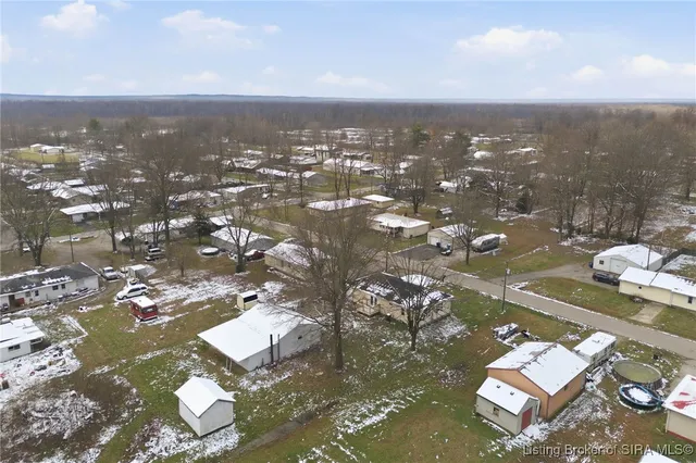 $179,999 | 307 South Lawnview Drive, Austin, IN 47102