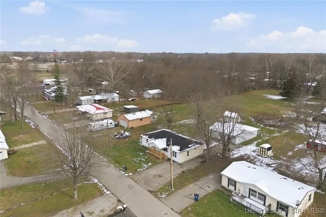 $179,999 | 307 South Lawnview Drive, Austin, IN 47102