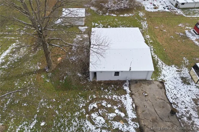 $179,999 | 307 South Lawnview Drive, Austin, IN 47102