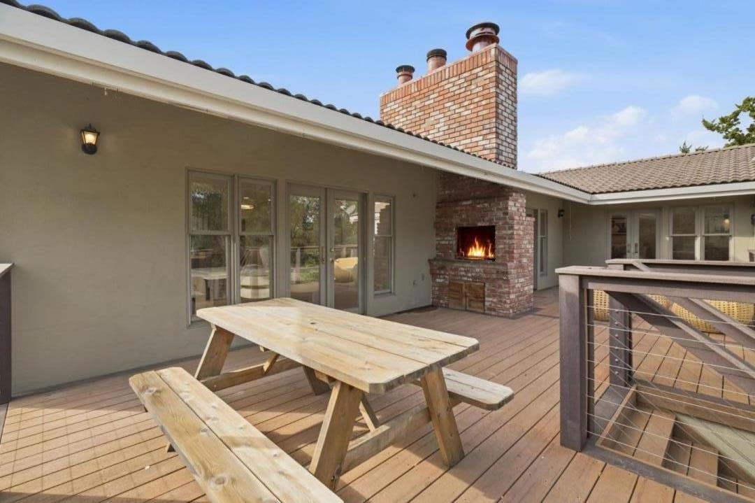 10140 Hillcrest Road Cupertino, CA 95014 - Photo 32 of 39 a balcony view with a seating space