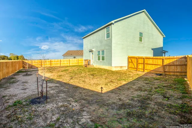 a view of a house with backyard