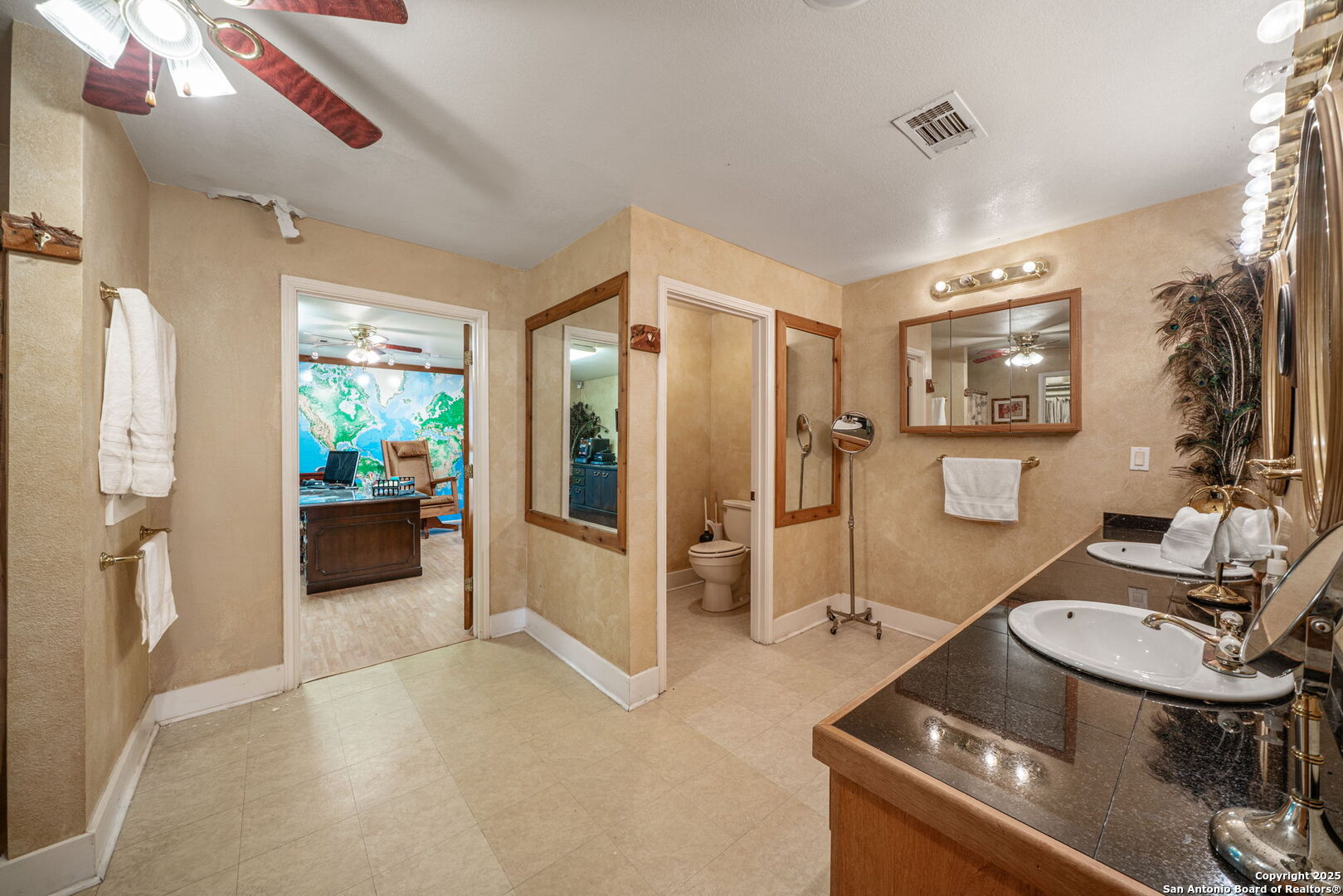 1551 North Windy Knoll Drive Devine, TX 78016 - Photo 29 of 42 a view of a livingroom with furniture and windows