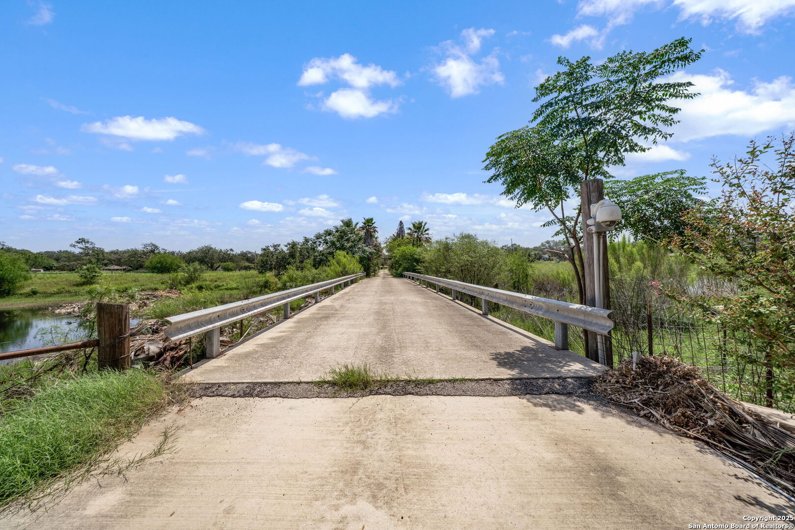 1551 North Windy Knoll Drive Devine, TX 78016 - Photo 41 of 42 a view of a terrace