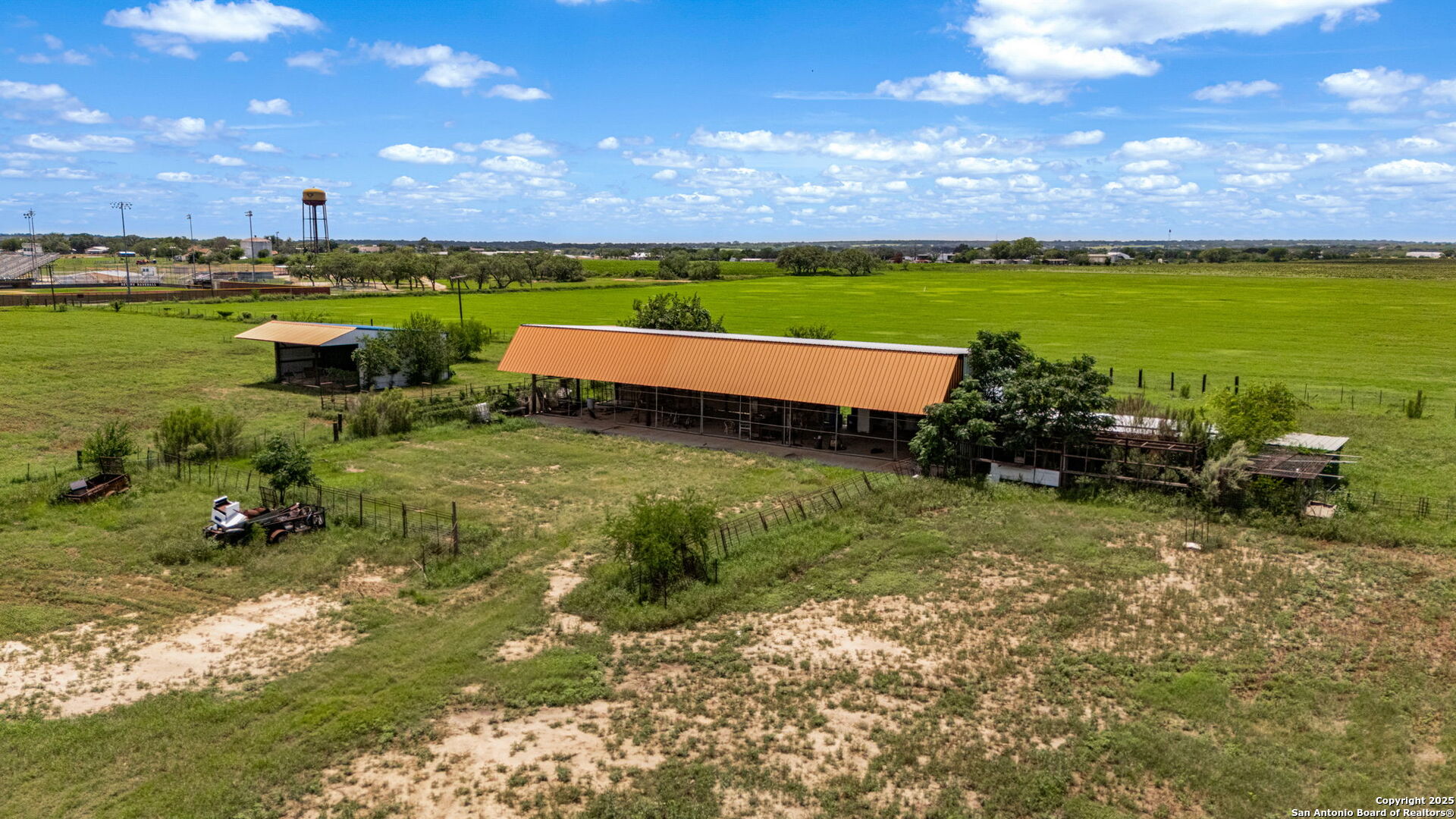 1551 North Windy Knoll Drive Devine, TX 78016 - Photo 10 of 42 a view of a garden with an ocean