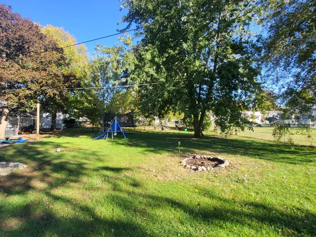 a view of a yard with a fountain