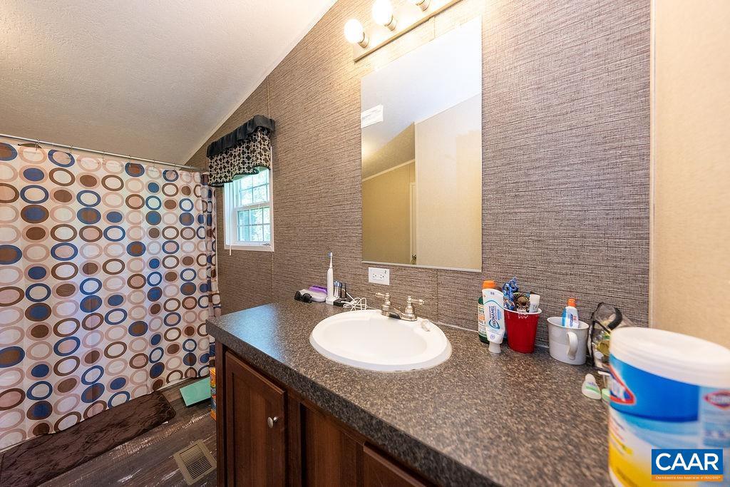 1026 Loving Road Zion Crossroads, VA 22942 - Photo 25 of 63