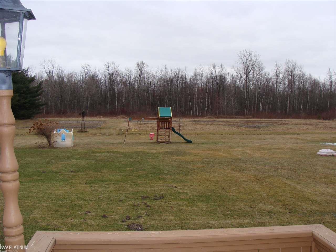 4065 Norman Road Fort Gratiot, MI 48059 - Photo 10 of 22 31312389-9.JPG
