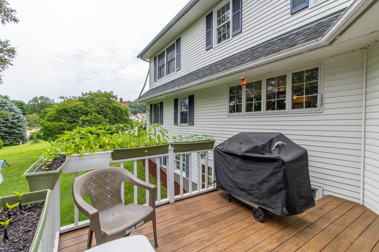 147 Sloan Street Newport, VT 05855 - Photo 2 of 37