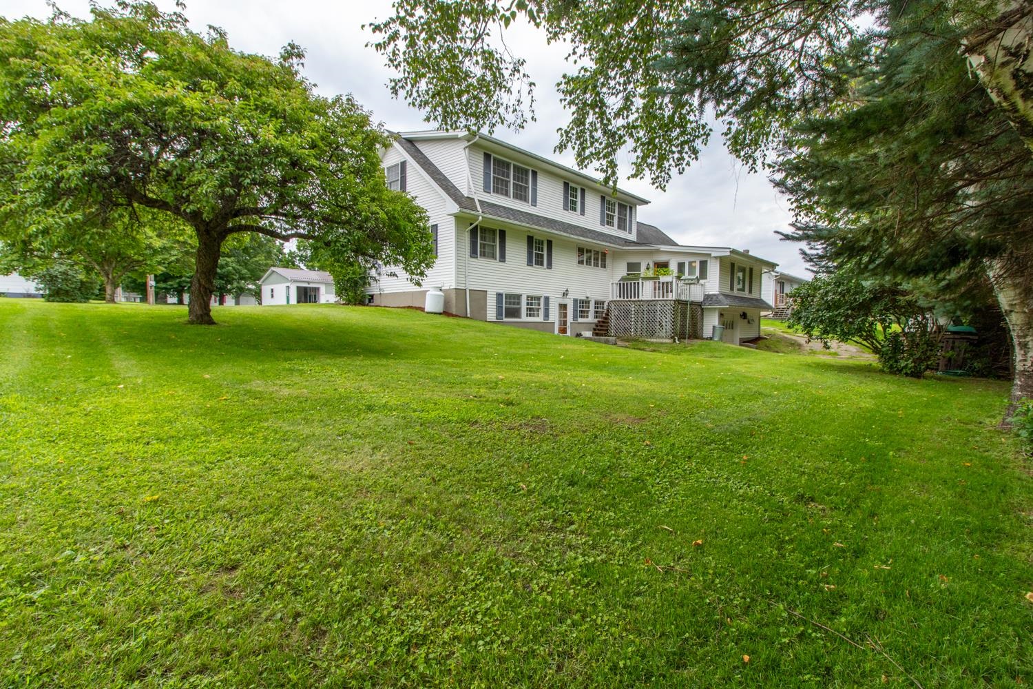 147 Sloan Street Newport, VT 05855 - Photo 27 of 37