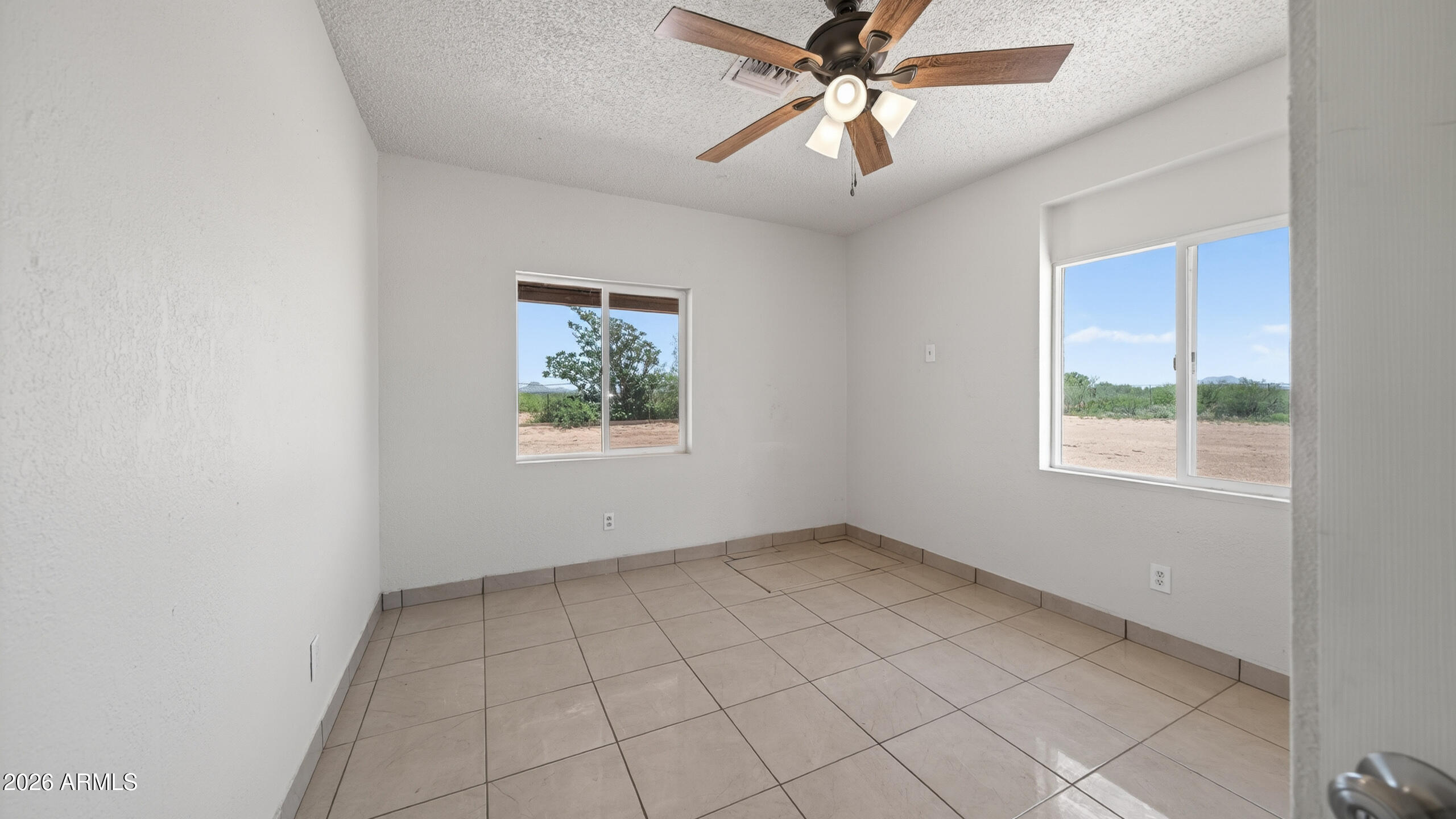 1166 North Plantation Road Douglas, AZ 85607 - Photo 15 of 26 Interior - 1166 N Plantation Rd-11
