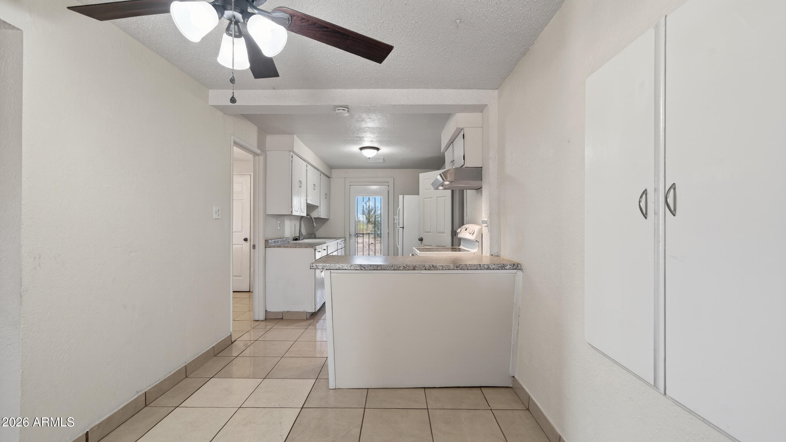1166 North Plantation Road Douglas, AZ 85607 - Photo 6 of 26 Interior - 1166 N Plantation Rd-2