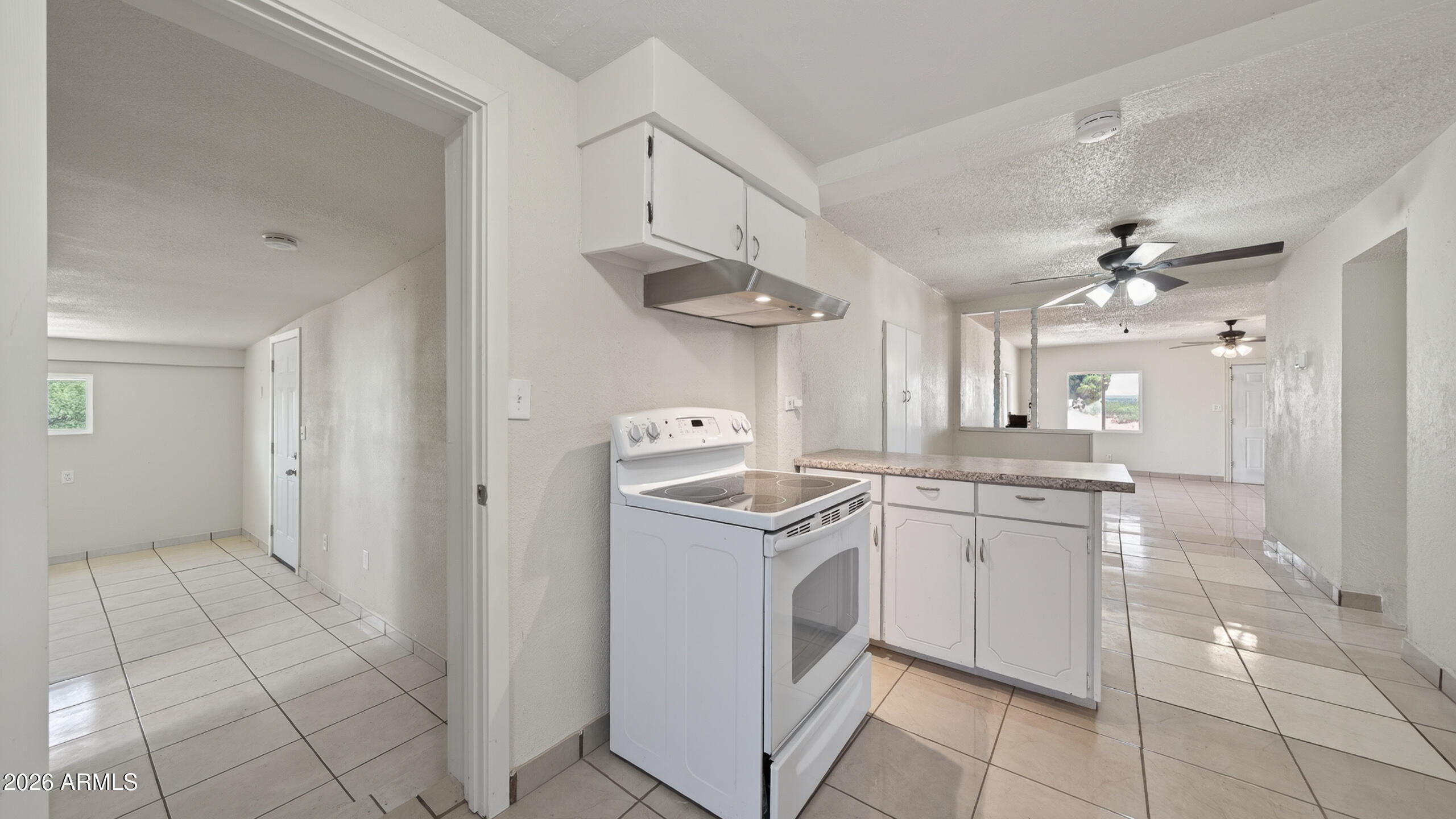 1166 North Plantation Road Douglas, AZ 85607 - Photo 8 of 26 Interior - 1166 N Plantation Rd-4