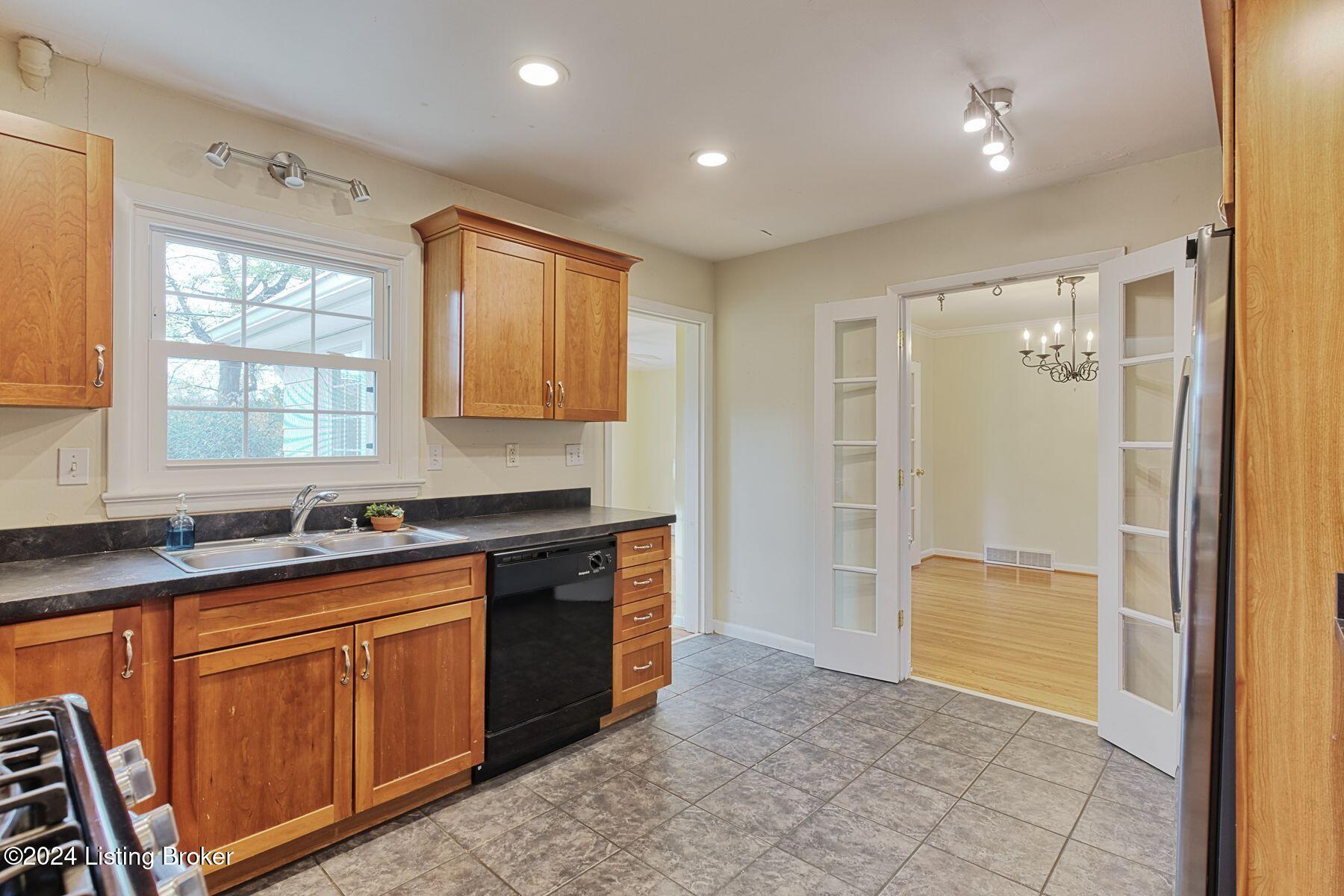 808 Huntington Road Louisville, KY 40207 - Photo 16 of 38 photo_online_016